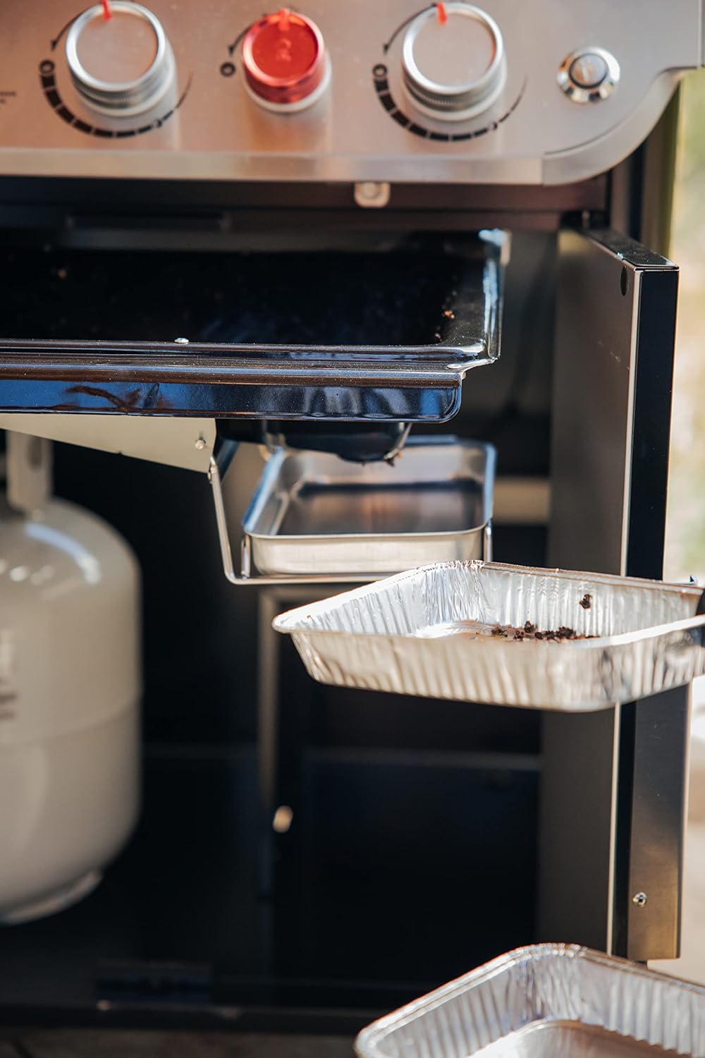 SmokeCraft:  Genesis E-435 Liquid Propane Gas Grill, Black