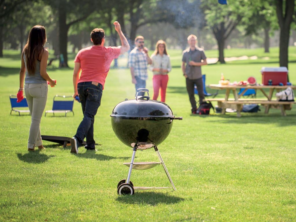 SmokeCraft: Original Kettle 22-Inch Charcoal Grill