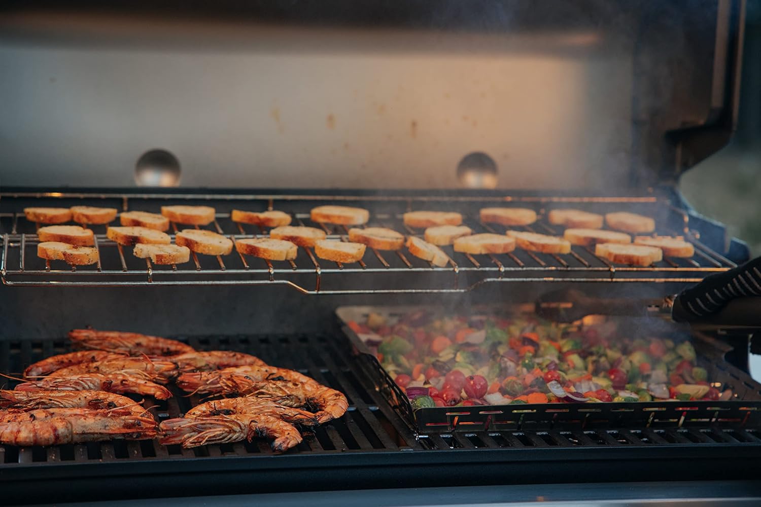 SmokeCraft:  Genesis E-435 Liquid Propane Gas Grill, Black
