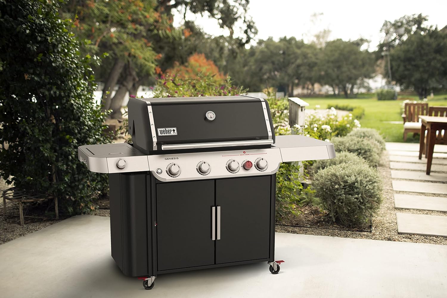 SmokeCraft:  Genesis E-435 Liquid Propane Gas Grill, Black